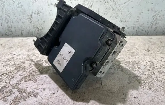 Mercedes-Benz A W176 ABS Pump A0094315212
