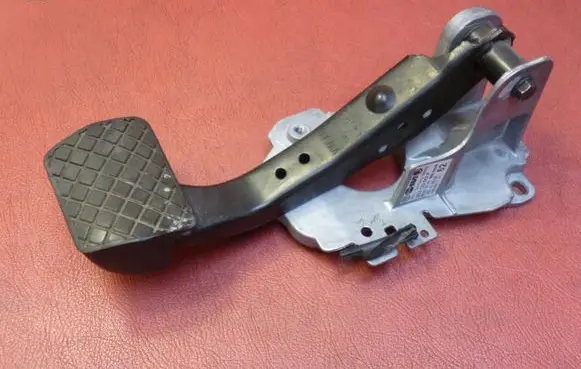 Volkswagen PASSAT B6 Brake pedal 3C2723057F