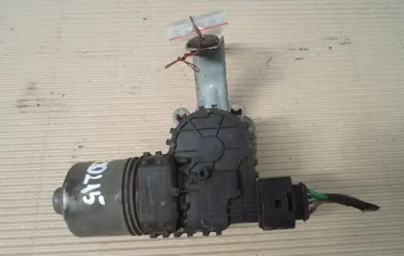 Skoda Fabia Mk1 (6Y) Front wiper linkage and motor