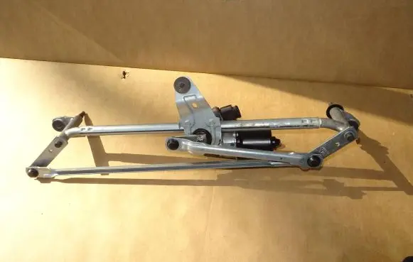 Volkswagen Tiguan Front wiper linkage and motor 5NB955023A A2506113