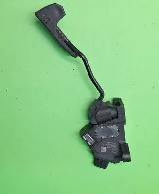 Toyota Avensis T270 Accelerator throttle pedal 7811002150 20440978210 17354B