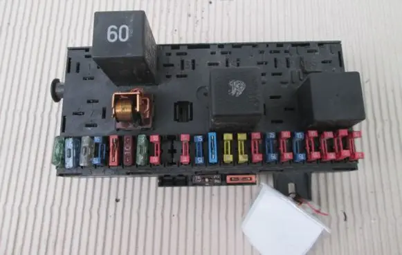 Volkswagen Jetta II Fuse box set