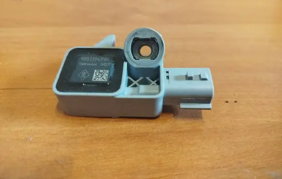 Renault Twingo III Airbag deployment crash/impact sensor 988339499R 5WK44444 140217