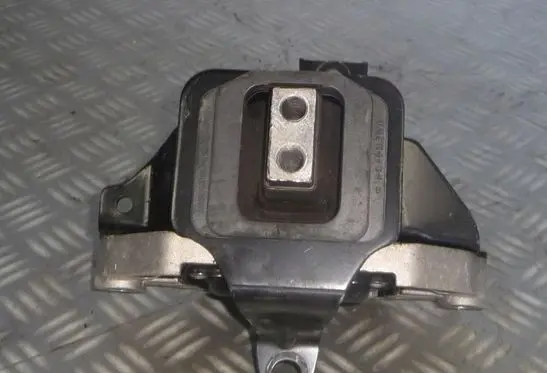 Hyundai Tucson TL Engine mount bracket 21830D3100
