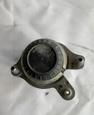 Mercedes-Benz E W213 Engine mount bracket A2132400500 ZGS002