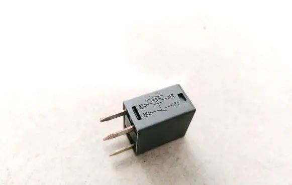 KIA Carens I Other relay OK2A267740