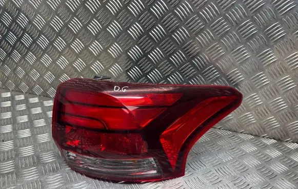 Mitsubishi Outlander Rear/tail lights 8330B174 14258 M2869