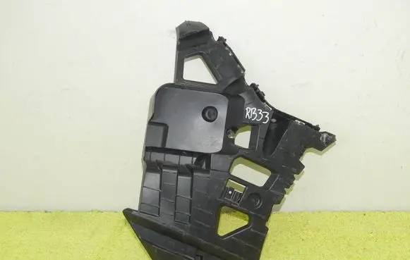 Rear bumper mounting bracket