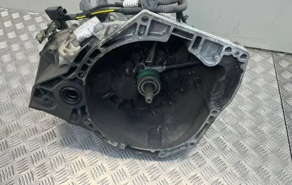 Nissan Juke I F15 Manual 6 speed gearbox 320100960R 32010BV80A