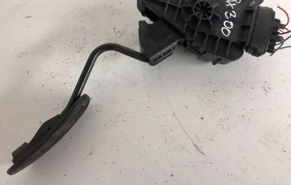 Lexus RX 300 Accelerator throttle pedal 7812048070 1988003040