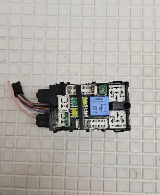 Peugeot 308 Fuse module 18014931