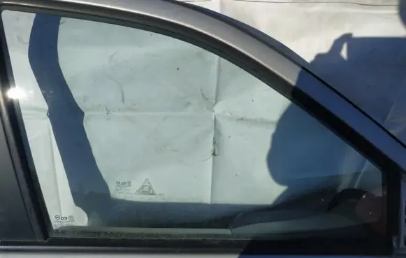 Hyundai Santa Fe Front door window glass four-door