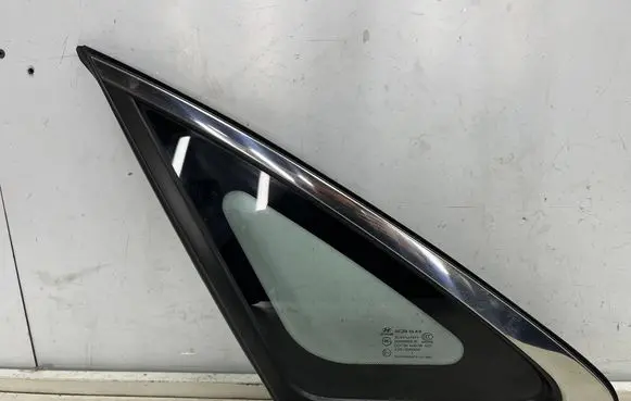 Hyundai Grandeur Rear side window