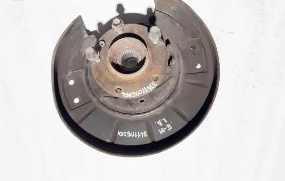BMW 8 E31 Rear wheel hub 33411095774 34111162106