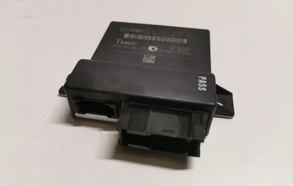 Audi A6 S6 C6 4F Gateway control module 4F0907468D
