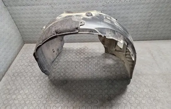 Front wheel arch liner splash guards