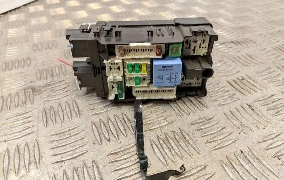 Peugeot 308 Fuse module 9665492680