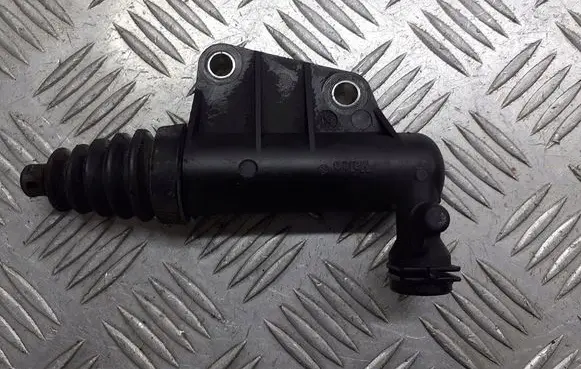 Suzuki Swift I Clutch slave cylinder 23820-63J00