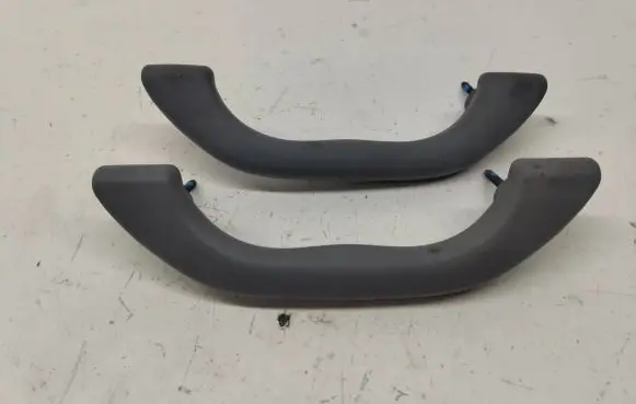 Audi A4 S4 B5 8D Front interior roof grab handle 8D0857607F