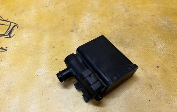 Chevrolet Corvette C5 Oil breather separator 