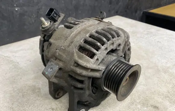 Toyota Avensis T250 Generator/alternator 270600H070A 0124325085