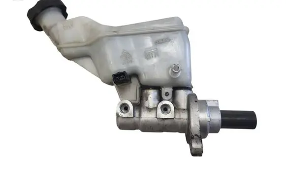 Master brake cylinder