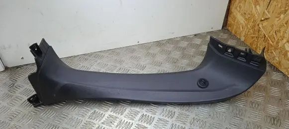 Maserati Levante Tailgate trim 670040404