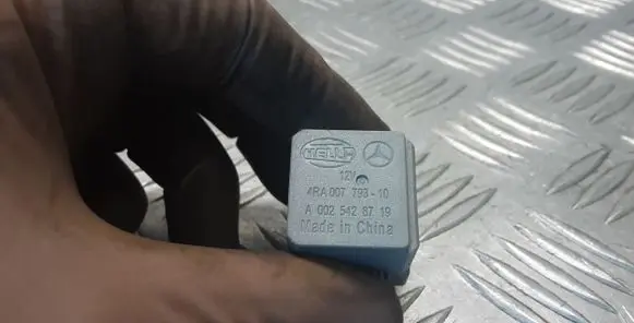 Mercedes-Benz E W212 Other relay A0025428719