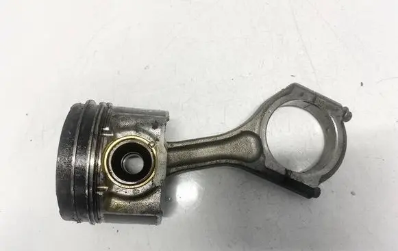 Subaru Forester SH Piston with connecting rod 