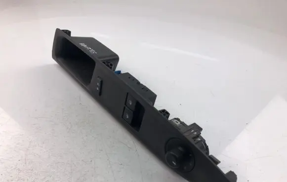 Opel Karl Electric window control switch 95439384