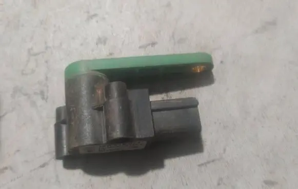 Headlight/headlamp level sensor
