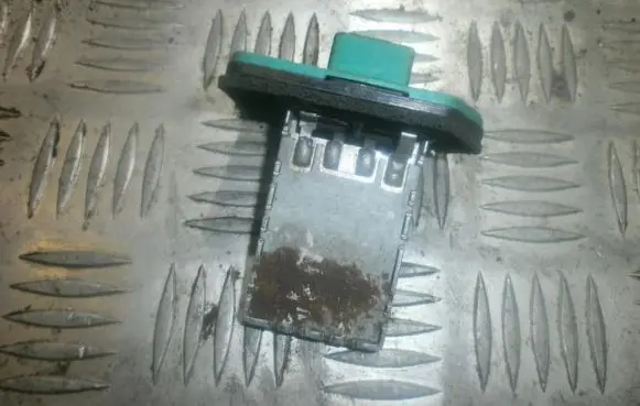 Hyundai Accent Heater blower motor/fan resistor 00921