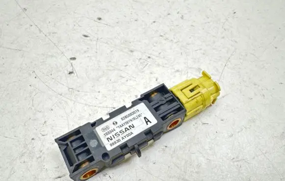 Nissan Note (E11) Airbag deployment crash/impact sensor 98830AY00A 0285003019 103344