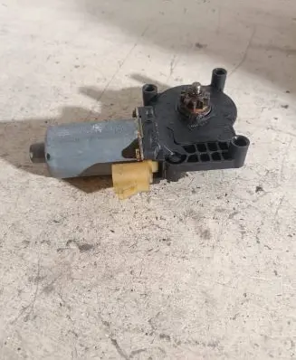 Mercedes-Benz ML W163 Front door window regulator motor 6004PA1033