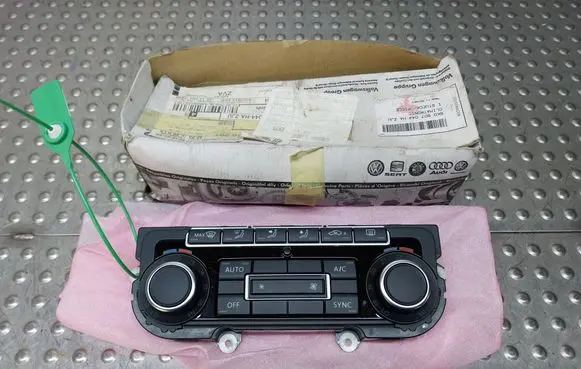 Volkswagen Tiguan Climate control unit S26380350 5K0907044GJ