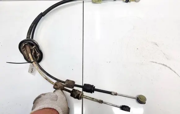 Gear shift cable linkage