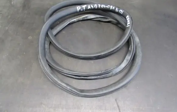 Audi A4 S4 B7 8E 8H Front door rubber seal 