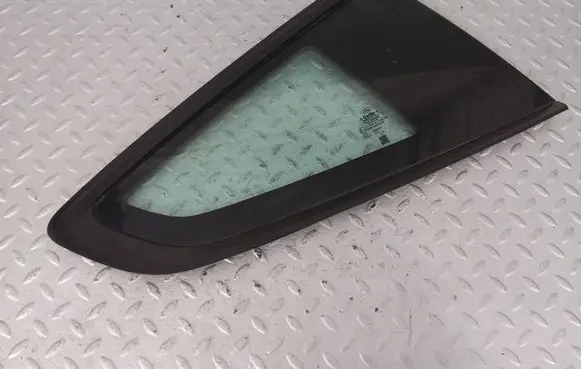 Ford Mustang VI Rear side window FR3B6329700A