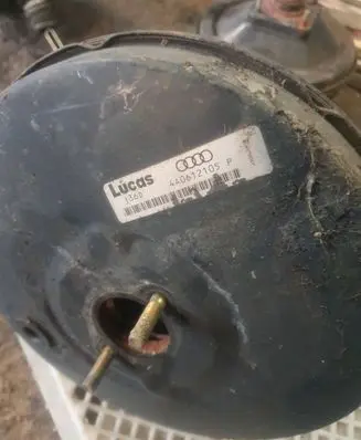 Audi A6 S6 C4 4A Brake booster 4A0612105P 136D