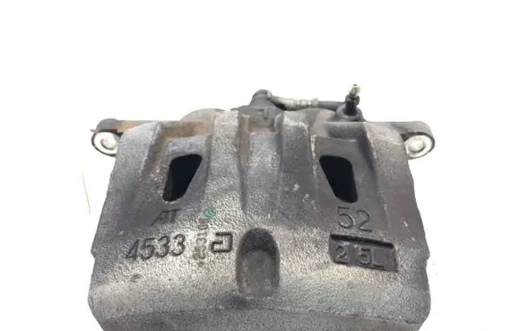 Toyota Camry VIII XV70 Front brake caliper
