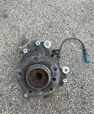 BMW 5 E60 E61 Front wheel hub spindle knuckle 6760953