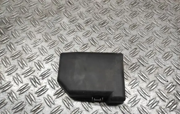 Suzuki SX4 Fuse box cover 