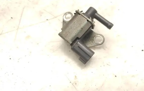Nissan Qashqai Vacuum valve K5T46695