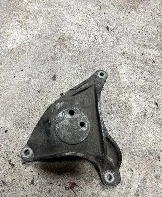 BMW 5 E39 Engine mounting bracket 1096080