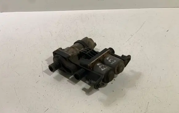 BMW 5 E39 Coolant heater control valve 8374994 1147412135