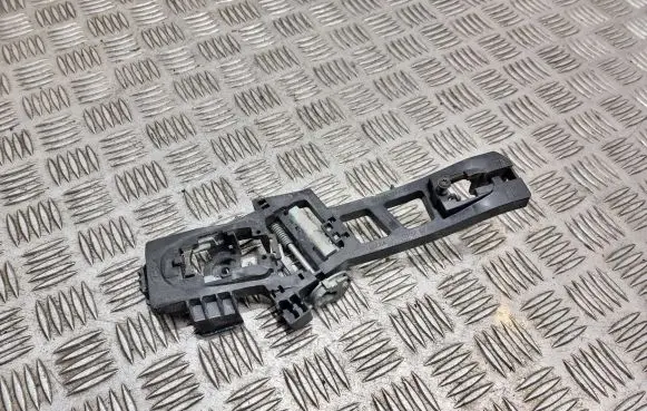 Rear door exterior handle/bracket