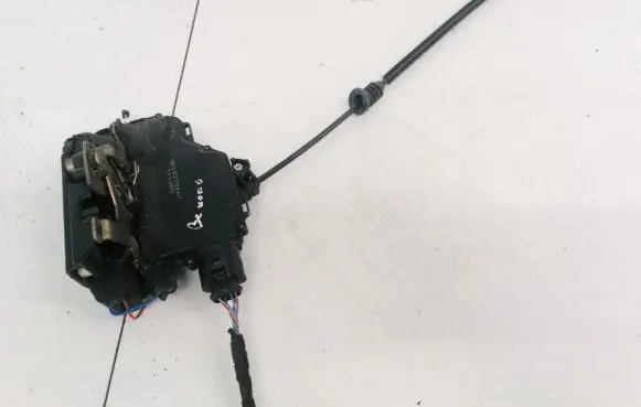 Skoda Fabia Mk1 (6Y) Front door lock 3B1837016T