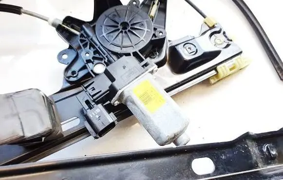 Ford Grand C-MAX Front door window regulator motor 100803 918957102