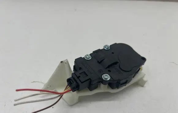 Porsche Macan (95B) Air flap motor/actuator K9749007