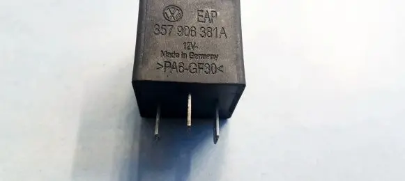 Volkswagen Golf III Other relay 357906381A